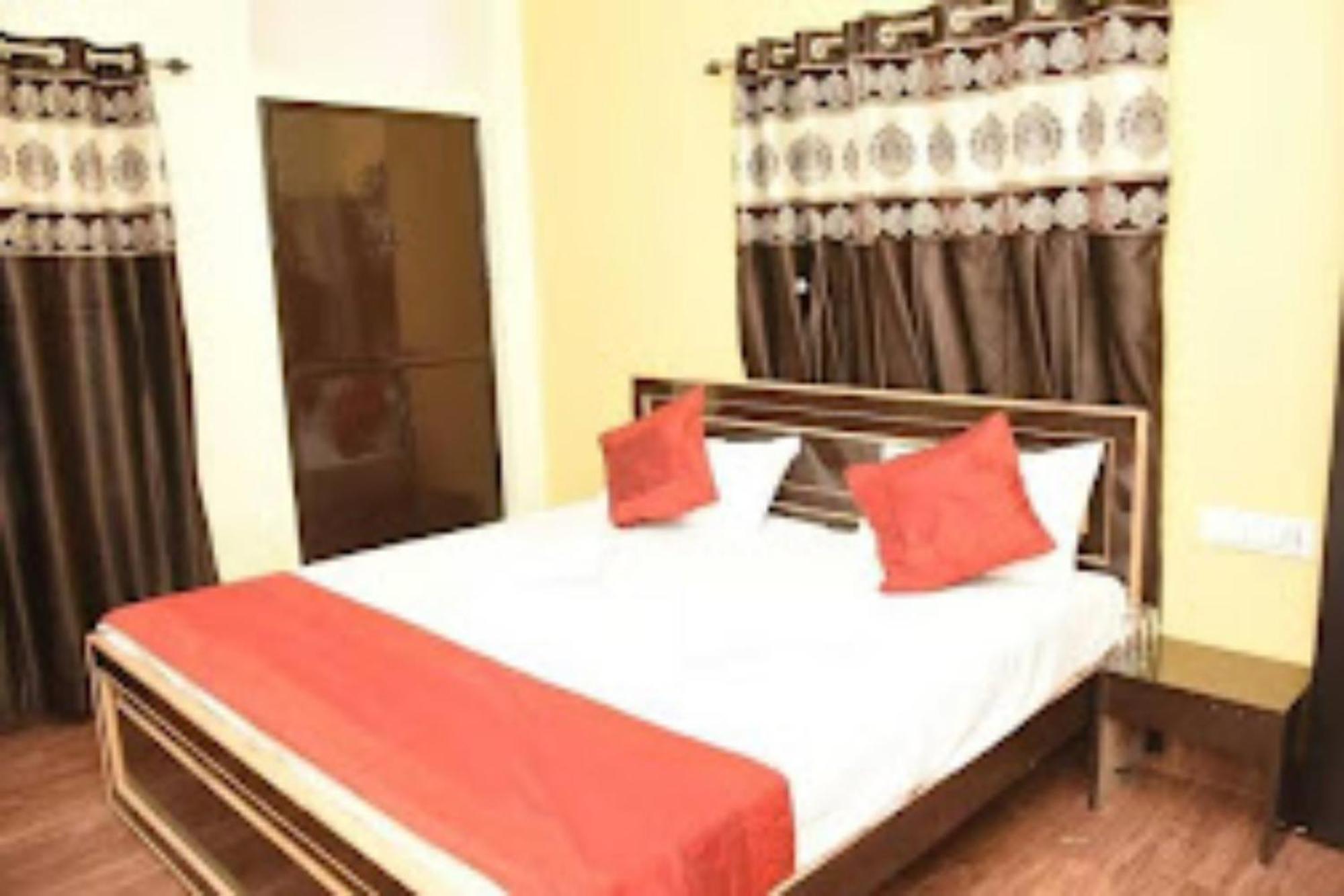 Goroomgo Varanasi Paradise Varanasi - Parking & Restaurant Available - Perfect Location And Comfortable Room Exterior foto